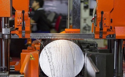 茂县立式金属带锯床切削出现跑带故障解决方法！